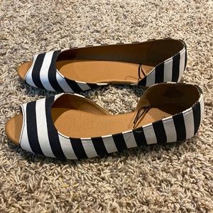 Black and white striped open-toe shoes